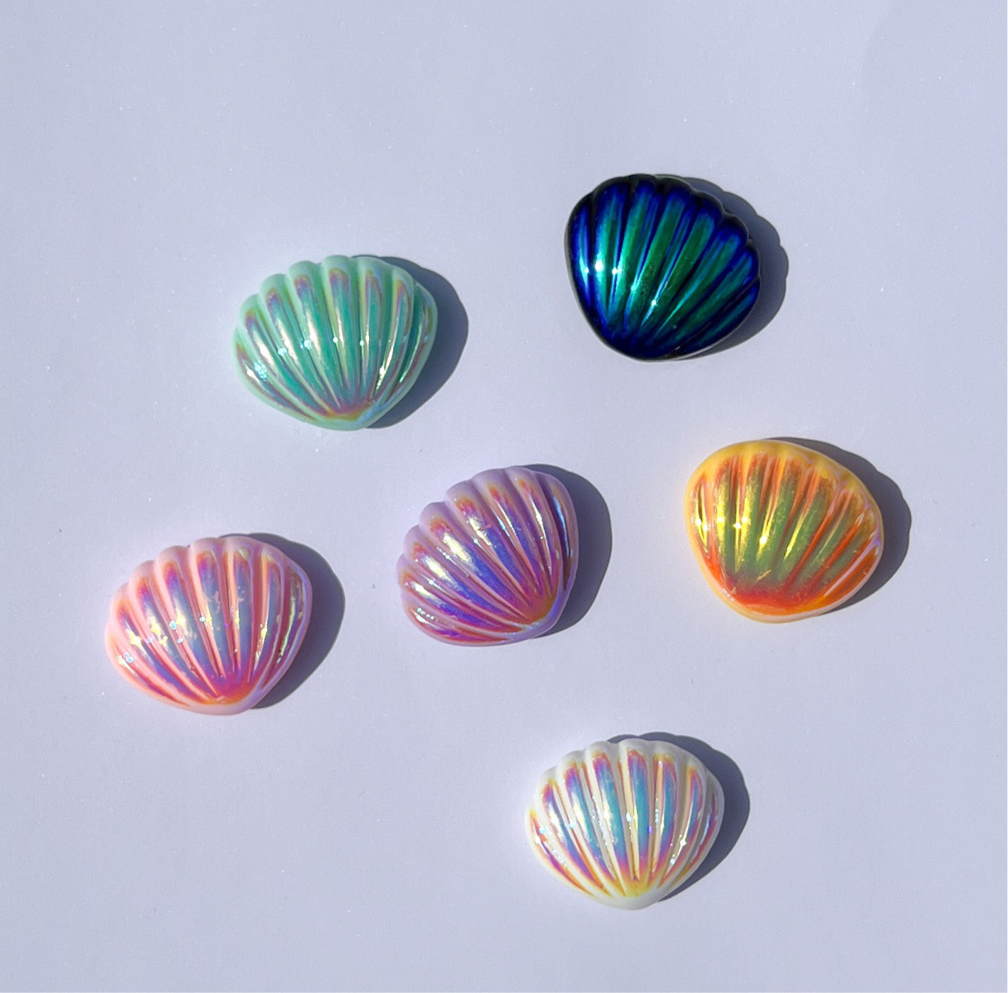 Iridescent Seashells - 6pcs